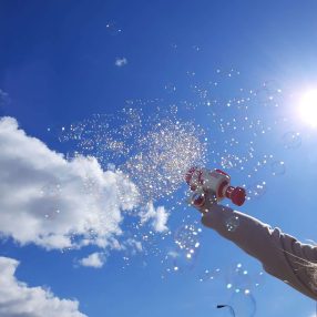 Buborékfegyver gép szappan buborék fények rózsaszín